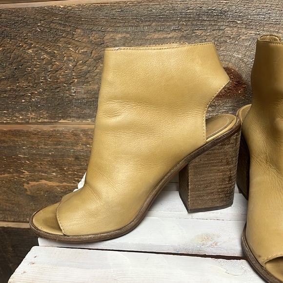 Steve Madden VTG Heel Ankle Peep Toe Booties Size 8.5 Made in Brazil - Picture 6 of 10